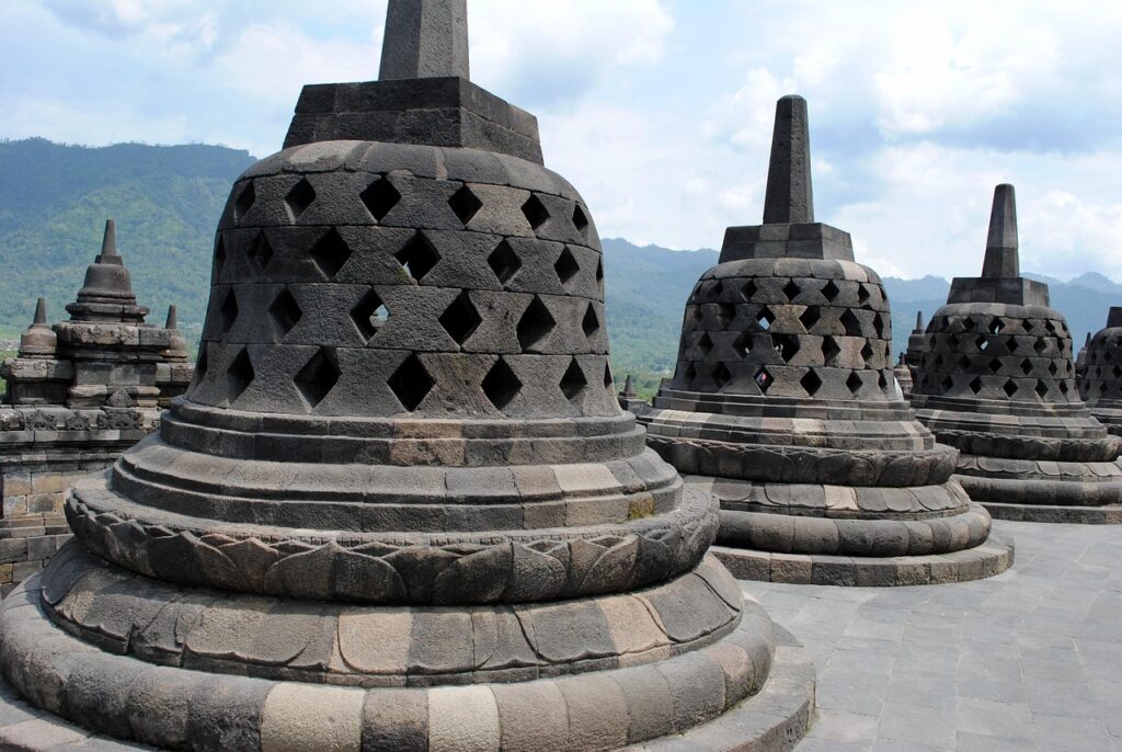 Indonesia in 2 Weeks: A Detailed Travel Guide for First-Time Visitors borobudur temple