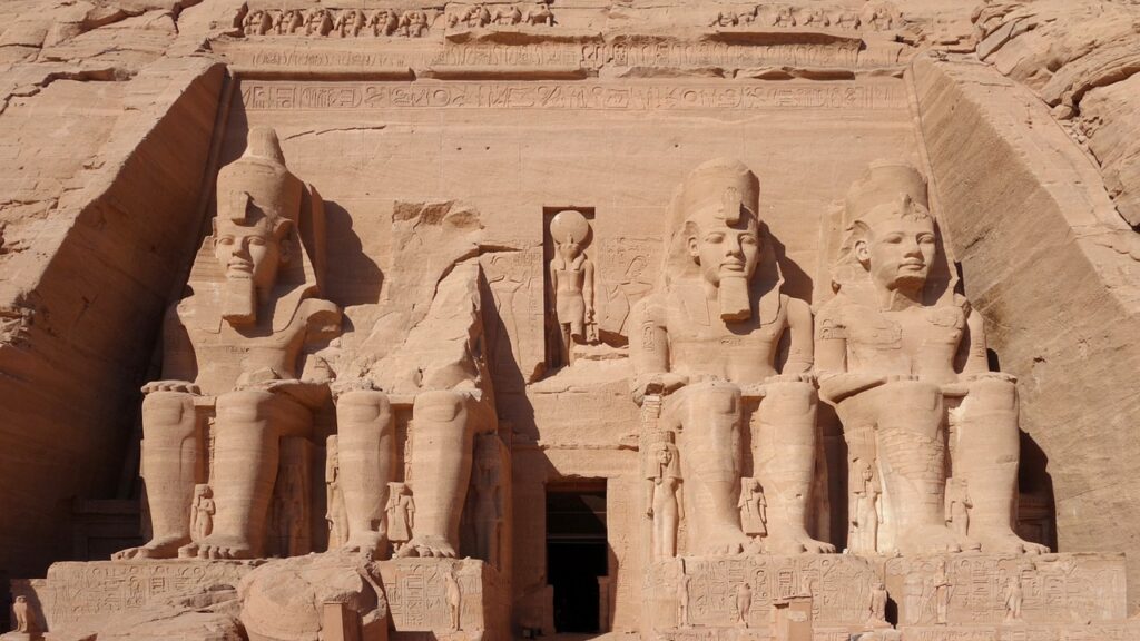 10 Days in Egypt: The Ultimate Backpacker Itinerary temple in abu simbel