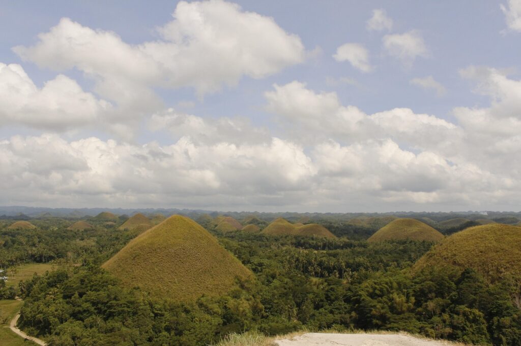 chocolate hills , bohol