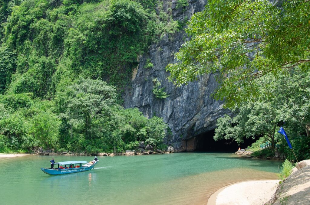 phong nha caves